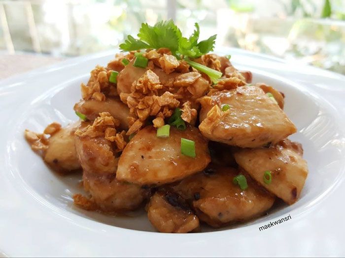 อาหารจานเดียว..อกไก่ทอดกระเทียมพริกไทย